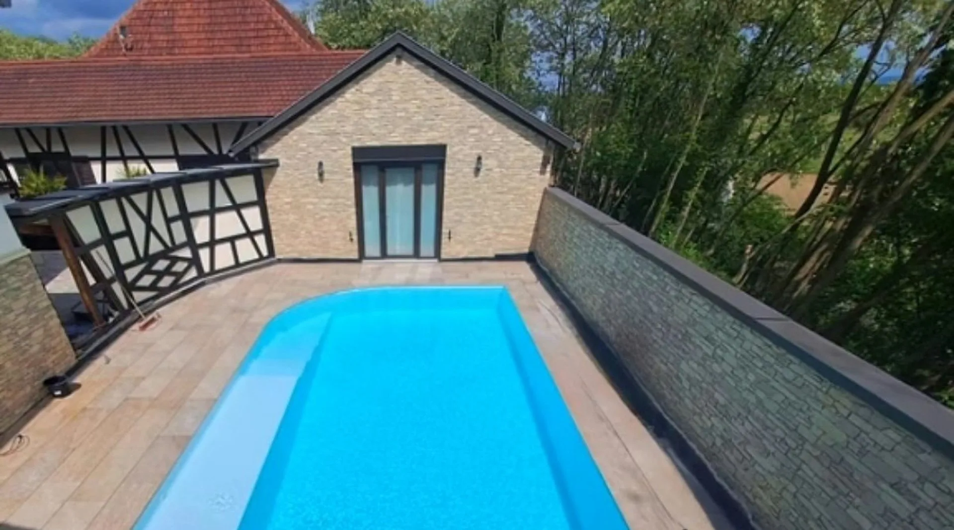 Pools & Schwimmbecken – Beratung anfragen