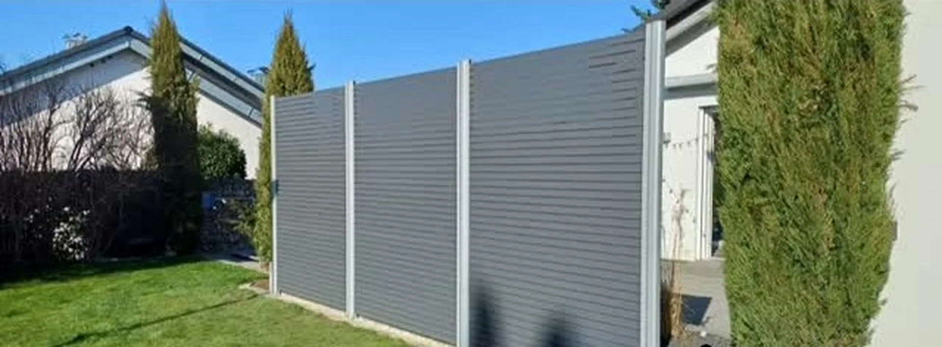 Moderner Sichtschutz aus Aluminium